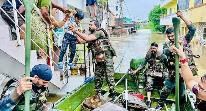 Gujarat rain: వరదల వల్ల ఇప్పటివరకు 28 మంది మృతి.. 11 జిల్లాలకు రెడ్ అలెర్ట్