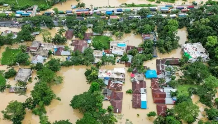 Bangladesh: బంగ్లాదేశ్ వరదల్లో 54 మంది మృతి.. ప్రమాదంలో 20 లక్షల మంది పిల్లలు