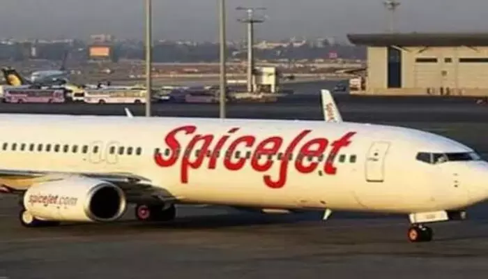 SpiceJet: సిబ్బందికి జీతం కట్ చేస్తూ స్పైస్‌జెట్ నిర్ణయం