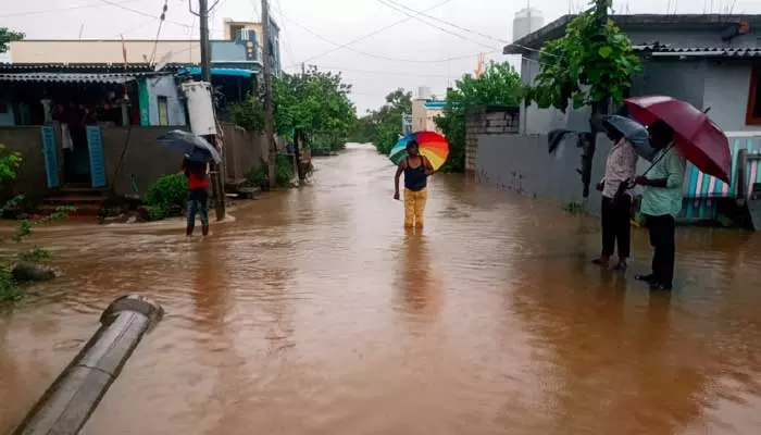 వైరాను ముంచెత్తిన వరద.. రికార్డు స్థాయిలో కురిసిన వర్షం