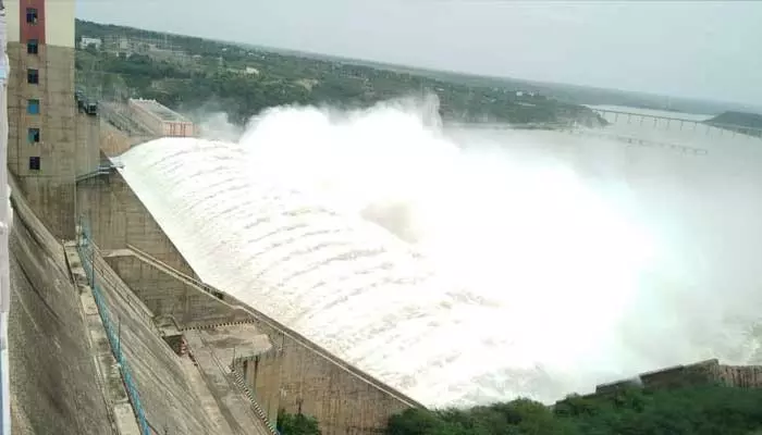 కృష్ణమ్మ ఉగ్రరూపం.. నిండు కుండలా సాగర్..