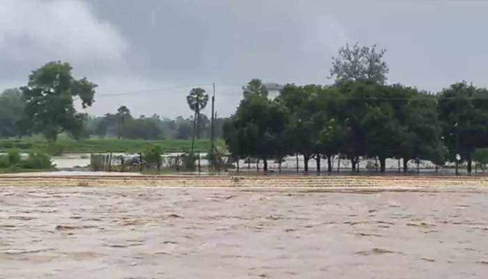 వర్షాలు తగ్గుముఖం పట్టేంత వరకు అప్రమత్తంగా ఉండాలి.. కలెక్టర్ దివాకర