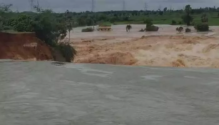 నాగార్జున సాగర్ ఎడమ కాలువకు భారీ గండి