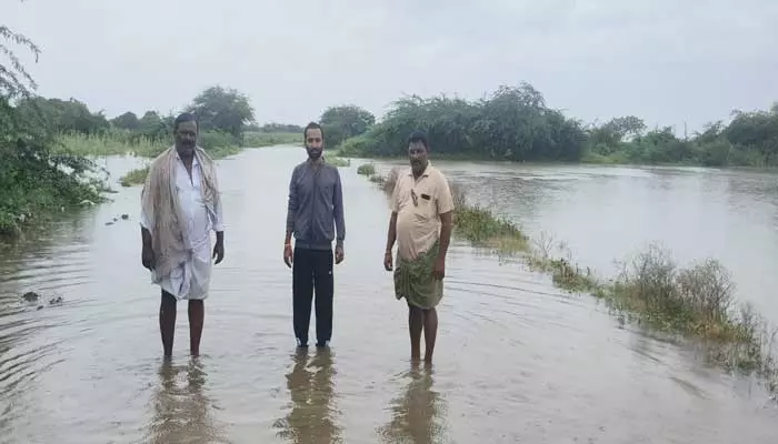 భారీ వర్షాలు..పొంగిన వాగులు, వంకలు