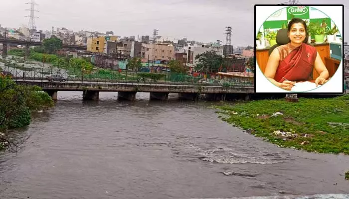 GHMC Commissioner : చాదర్‌ఘాట్ వంతెన వద్ద భారీ ప్రవాహం.. మూసీకి వరద.. కమిషనర్ ఆమ్రపాలి