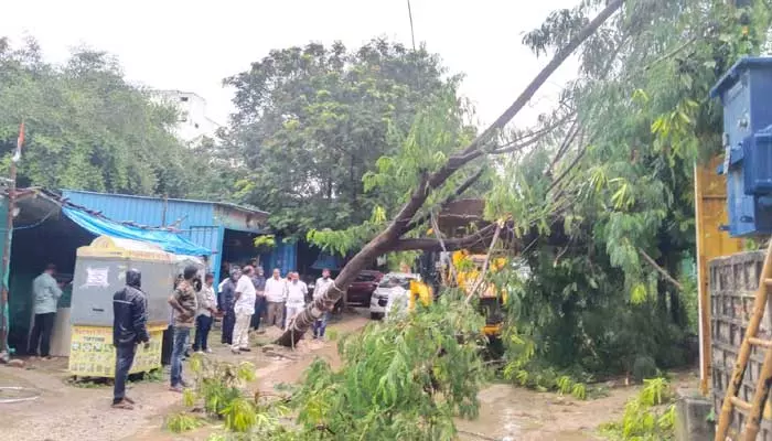 అధికారులు, ప్రజలు అప్రమత్తంగా ఉండండి.. పీర్జాదిగూడ మేయర్