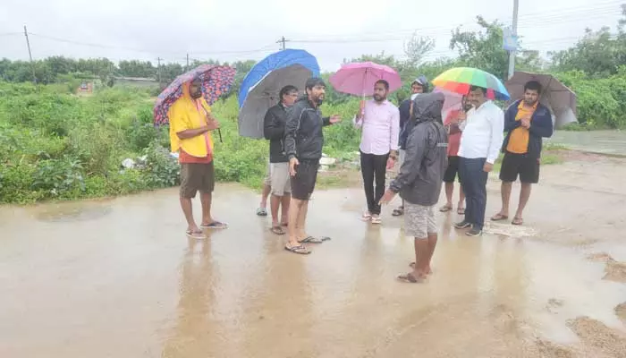 భారీ వర్షాల నేపథ్యంలో ప్రజలంతా అప్రమత్తంగా ఉండాలి.. కాంగ్రెస్ రాష్ట్రనేత కూన శ్రీశైలం గౌడ్..