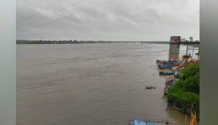 బాసర వద్ద గోదావరి ఉగ్రరూపం..