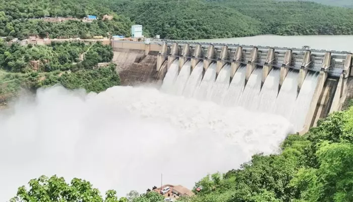 BREAKING: శ్రీశైలం ప్రాజెక్టులోకి భారీగా వరద నీరు.. గేట్లలో తలెత్తిన సాంకేతిక సమస్య