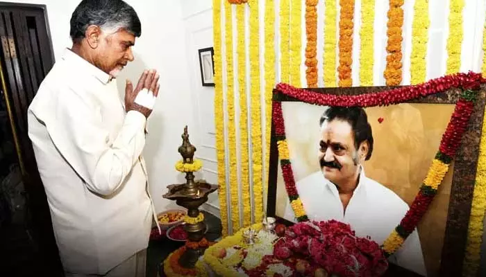 CM Chandrababu:‘మీ సేవలను తెలుగు ప్రజలు ఎన్నటికీ మరచిపోలేరు’.. హరికృష్ణకు ఘన నివాళులర్పించిన AP సీఎం