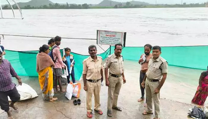 దిశ ఎఫెక్ట్.. గోదావరి ఘాట్ వద్ద రక్షణ, హోంగార్డుల నిఘా