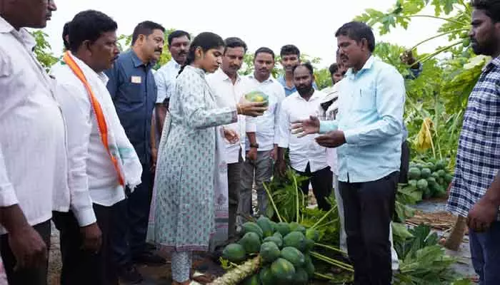 అధైర్య పడొద్దు.. అండగా ఉంటాంః ఎమ్మెల్యే యశస్వినీ రెడ్డి