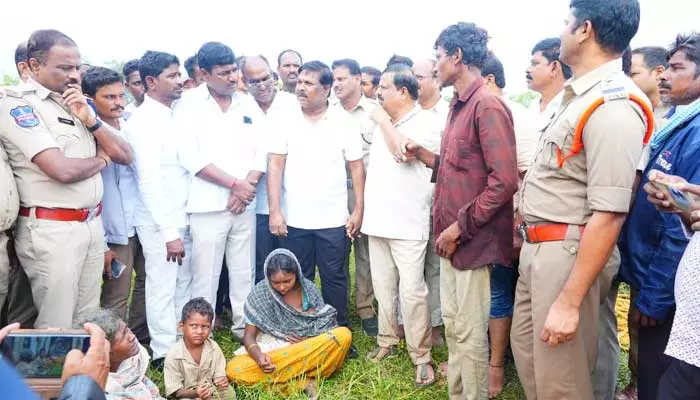 Atchampeta: వాగులో చిక్కుకున్న ఆదివాసీలు.. రెస్క్యూ ఆపరేషన్‌తో అందరూ సేఫ్