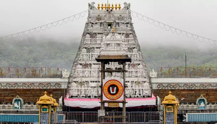 Tirumala Update: భారీ వర్షాల ఎఫెక్ట్.. పూర్తిగా తగ్గిన భక్తుల రద్దీ