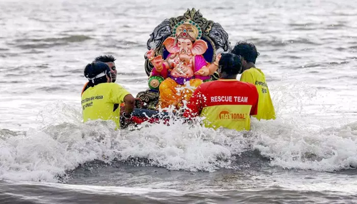 HYD: ట్యాంక్‌బండ్‌లో గణేశ్ నిమజ్జనం.. హైకోర్టుకు చేరిన ఇష్యూ