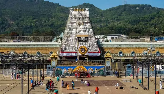 Tirumala News:తిరుమలలో తగ్గిన భక్తుల రద్దీ..దర్శనానికి ఎంత సమయం పడుతుందంటే?