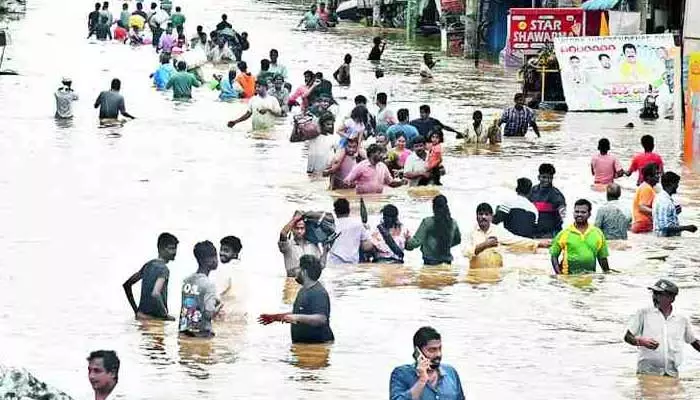 ‘ఇల్లొదిలి..ఊరొదిలి’..బంధువుల గ్రామాలకు వెళుతున్న వరద బాధితులు