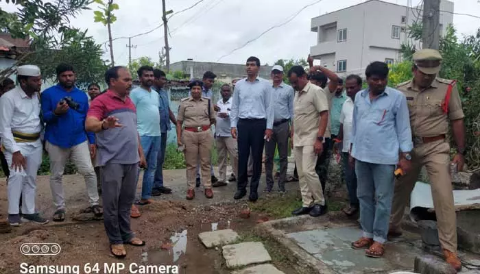 Collector Manu Chaudhary  : వ్యాధులు ప్రబలకుండా శానిటేషన్ పకడ్బందీగా  నిర్వహించాలి