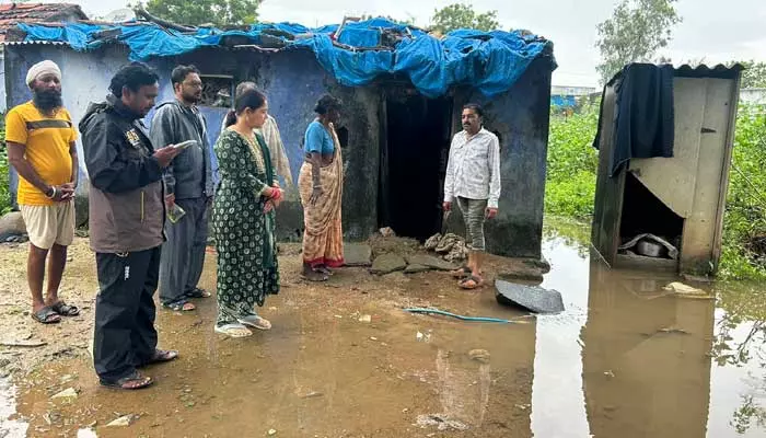 ఆర్మూర్‌లో అర్ధ రాత్రి భారీ వర్షం.. జలమయమైన లోతట్టు కాలనీలు