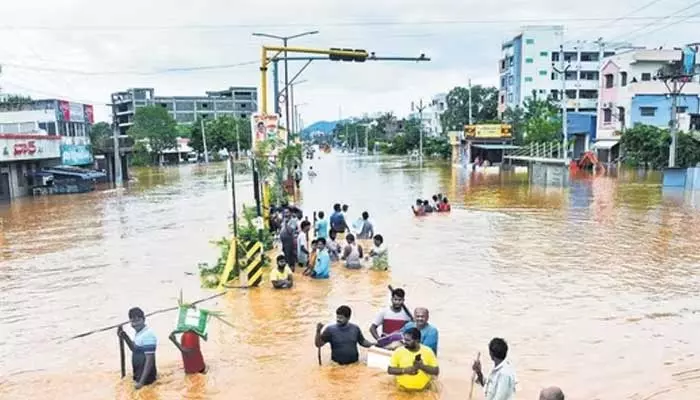 బుడమేరుకు పెరుగుతున్న ప్రవాహం.. సింగ్ నగర్లోకి మళ్ళీ వరద నీరు