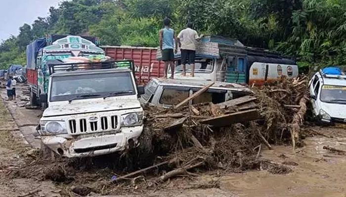 Landslides : నాగాలాండ్‌లో విరిగిపడిన కొండచరియలు.. ఆరుగురు మృతి