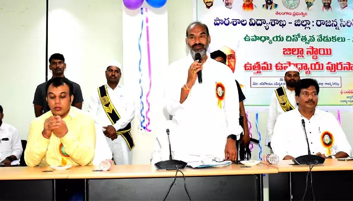 సమాజ నిర్మాణంలో ఉపాధ్యాయుల పాత్ర కీలకం