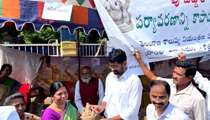 మట్టి గణపతిని పూజిద్దాం...పర్యావరణాన్ని కాపాడుదాం