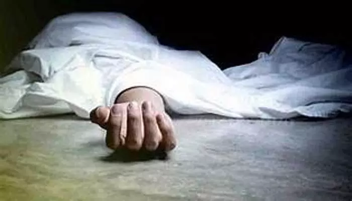 suicide : మేడ్చల్ ఎంపీడీవో ఆవరణలో వ్యక్తి ఆత్మహత్య