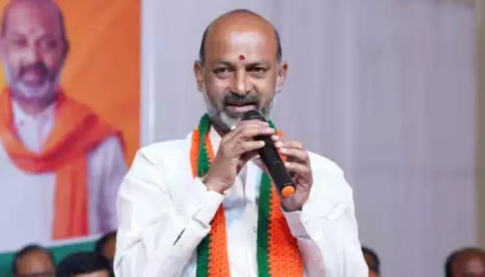 Bandi Sanjay : కేటీఆర్ కు లీగల్ నోటీసులు తప్పవు : బండి సంజయ్ వార్నింగ్