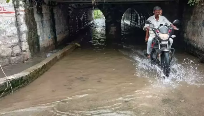 ప్రమాదకరంగా రైల్వే అండర్ బ్రిడ్జిలు