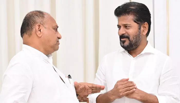 CM రేవంత్ ఇంట్లో గణపతి పూజ.. ఫ్యామిలీతో పాల్గొన్న టీ.కాంగ్రెస్ కొత్త బాస్