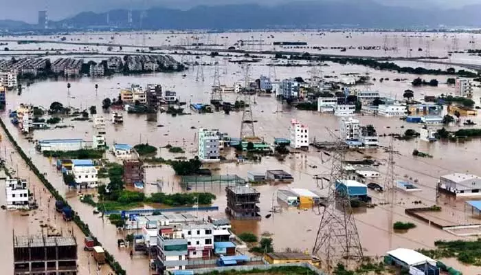 Vijayawada: బెజవాడలో కనిపించని పండుగ వాతావరణం