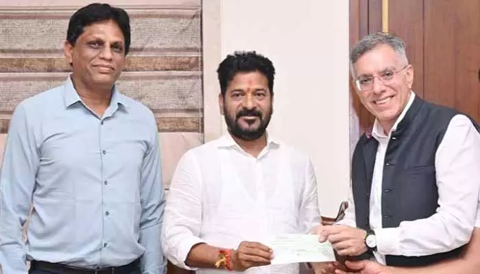 Revanth Reddy: సీఎం సహాయ నిధికి భారీ విరాళం.. రూ.5 కోట్ల చెక్కును అందజేసిన ప్రముఖ వ్యాపారవేత్త