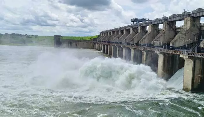 సింగూరుకు మళ్లీ పెరిగిన వరద.. సామర్థ్యానికి చేరువలో  నీటిమట్టం