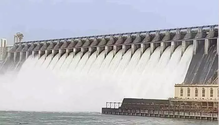 Nagarjuna Sagar: నాగార్జునసాగర్ ప్రాజెక్టు గేట్లు ఎత్తివేత.. తరలివస్తున్న పర్యాటకులు..!