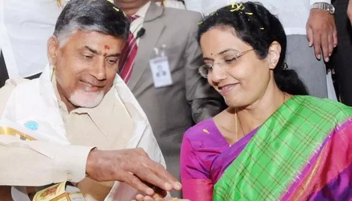 CM Chandrababu: పెళ్లి రోజైనా వరద సహాయక చర్యల్లోనే సీఎం చంద్రబాబు.. సర్‌ప్రైజ్ ఇచ్చిన భువనేశ్వరి