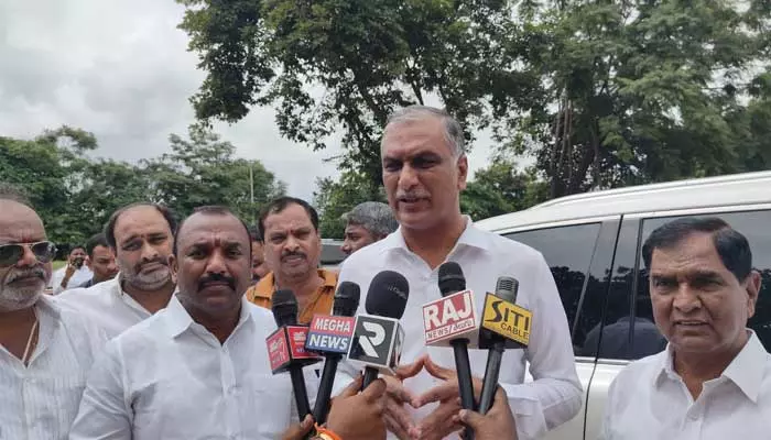 Harish Rao : సీఎం రేవంత్ రెడ్డి యూట్యూబర్లు పై చేసిన వ్యాఖ్యలు ఖండిస్తున్నాం