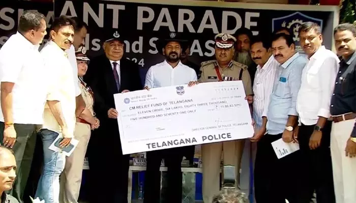 Telangana Police : వరద బాధితులకు తెలంగాణ పోలీసులు భారీ విరాళం