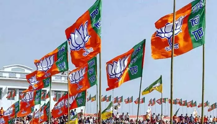 BJP : 8 మంది బీజేపీ నేతలపై ఆరేళ్ల బహిష్కరణ వేటు.. ఎందుకంటే ?