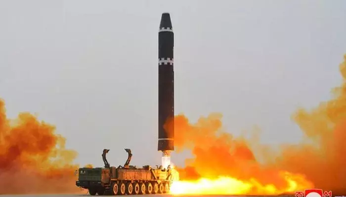 North Korea: మరోసారి నార్త్ కొరియా కవ్వింపు చర్యలు.. తూర్పు సముద్రం వైపుగా మిస్సైల్స్ ప్రయోగం