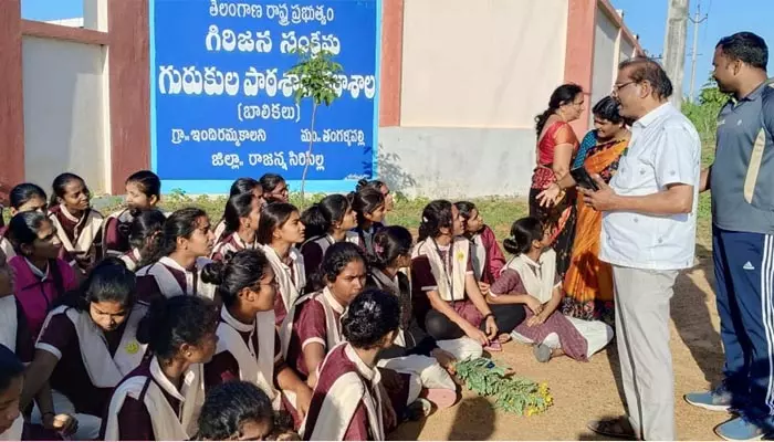 సిరిసిల్లలో సైకో పీఈటీ.. వేధింపులు తట్టుకోలేక రోడ్డెక్కిన విద్యార్థులు