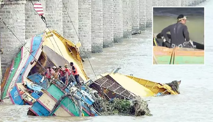 Prakasam Barrage: కొనసాగుతోన్న బోట్ల తొలగింపు ప్రక్రియ.. రంగంలోకి స్కూబా డైవర్స్