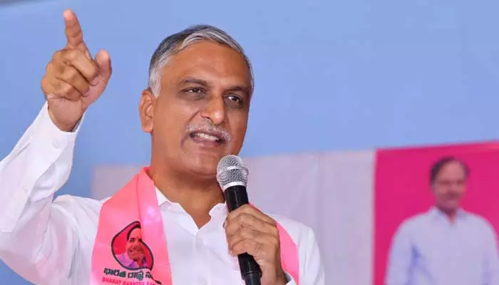 Harish Rao: బతుకమ్మకు ఇస్తామన్నా రెండు చీరలు, రూ.500 ఏవి?