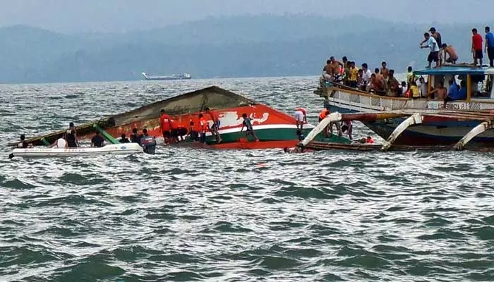 Boat Accident:ఘోర ప్రమాదం.. నదిలో పడవ బోల్తాపడి 64 మంది దుర్మరణం.. ఎక్కడంటే..?