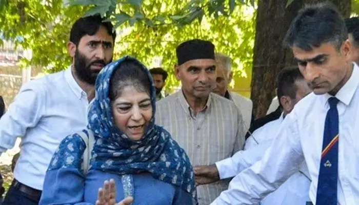 Mehbooba Mufti: బీజేపీని అడ్డుకునేందుకే ఎన్నికల్లో పోటీ.. పీడీపీ చీఫ్ మెహబూబా ముఫ్తీ