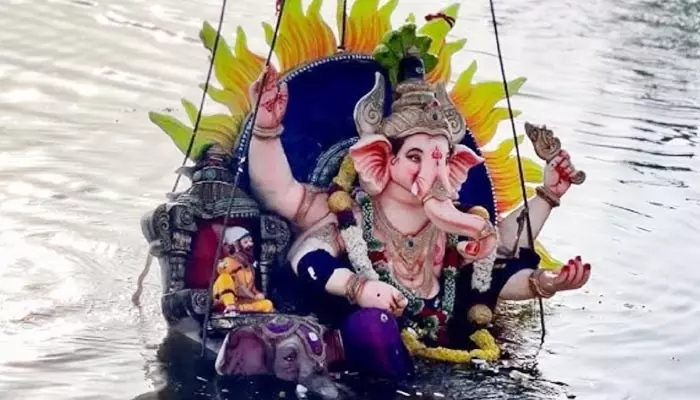 Ganesh Immersion: నిమజ్జనం వేళ జాగ్రత్తలు తప్పనిసరి.. పోలీసుల కీలక సూచనలు