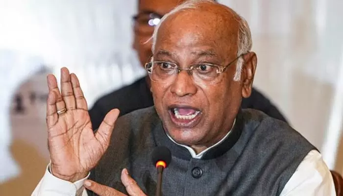 Mallikarjun Kharge: రాహుల్ పై అనుచిత వ్యాఖ్యలు.. ప్రధాని మోడీకి ఖర్గే లేఖ