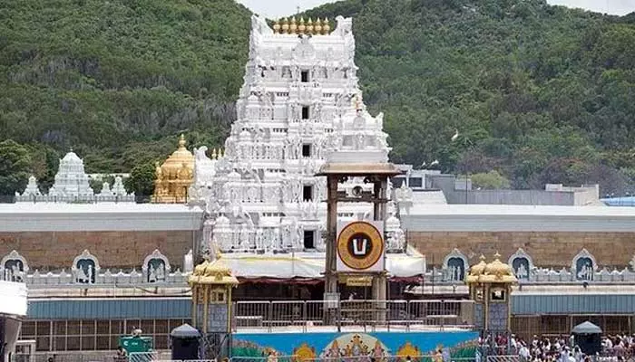 Tirumala: శ్రీవారి దర్శనానికి వెళ్లేవారికి గుడ్ న్యూస్..దర్శనం టికెట్లు, గదులపై కీలక అప్‌డేట్