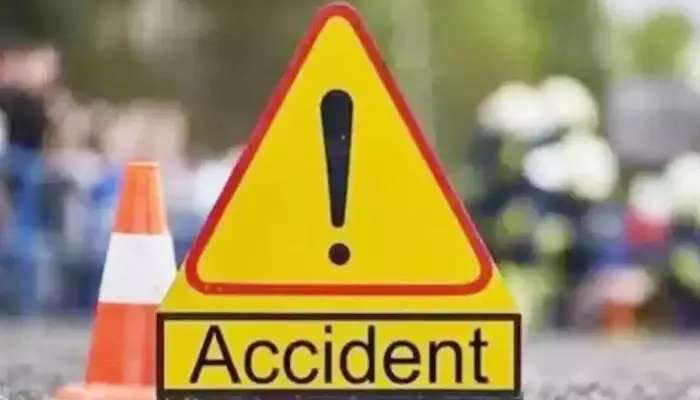 Road Accident: మేడ్చల్‌లో ఘోర రోడ్డు ప్రమాదం.. భర్త కళ్లెదుటే భార్య దుర్మరణం