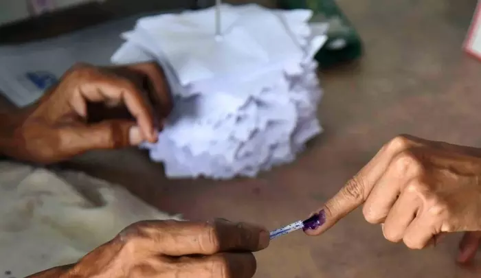 J&K polling: కొనసాగుతున్న పోలింగ్.. ఓటేయాలని పిలుపునిచ్చిన ప్రముఖ్యులు